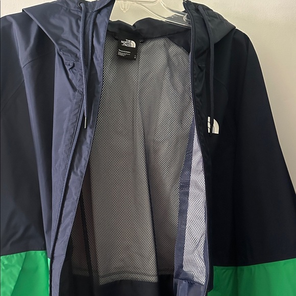 Men’s The North Face Rain Jacket EUC - Picture 2 of 3